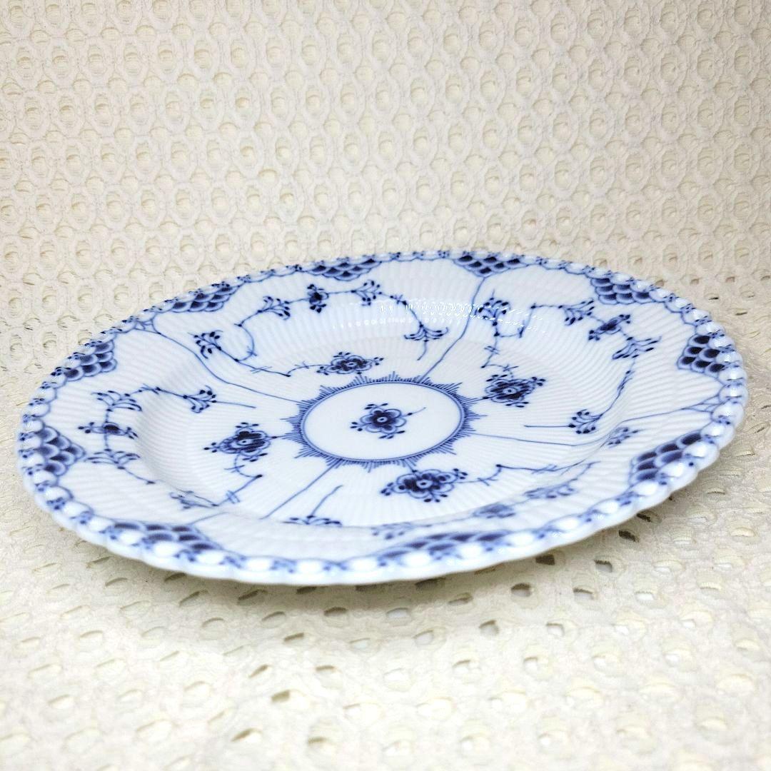 ロイヤルコペンハーゲン　フルレース２５センチプレート１枚　です。