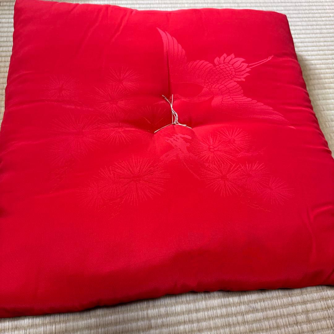 1027【その他】座布団 赤 紫 鶴 2点セット