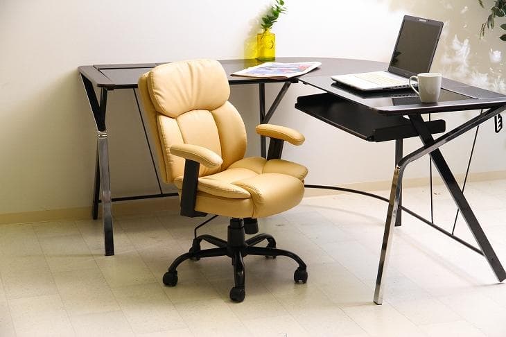 《新品・送料無料》ＰＵプレジデントチェアーマンチェスター　ＩＶ