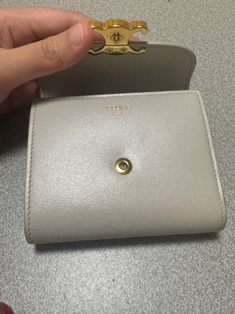 二つ折り財布 ライトグレー レザー ゴールド金具