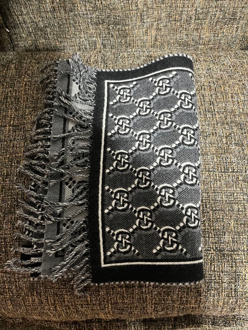 グッチ　マフラー