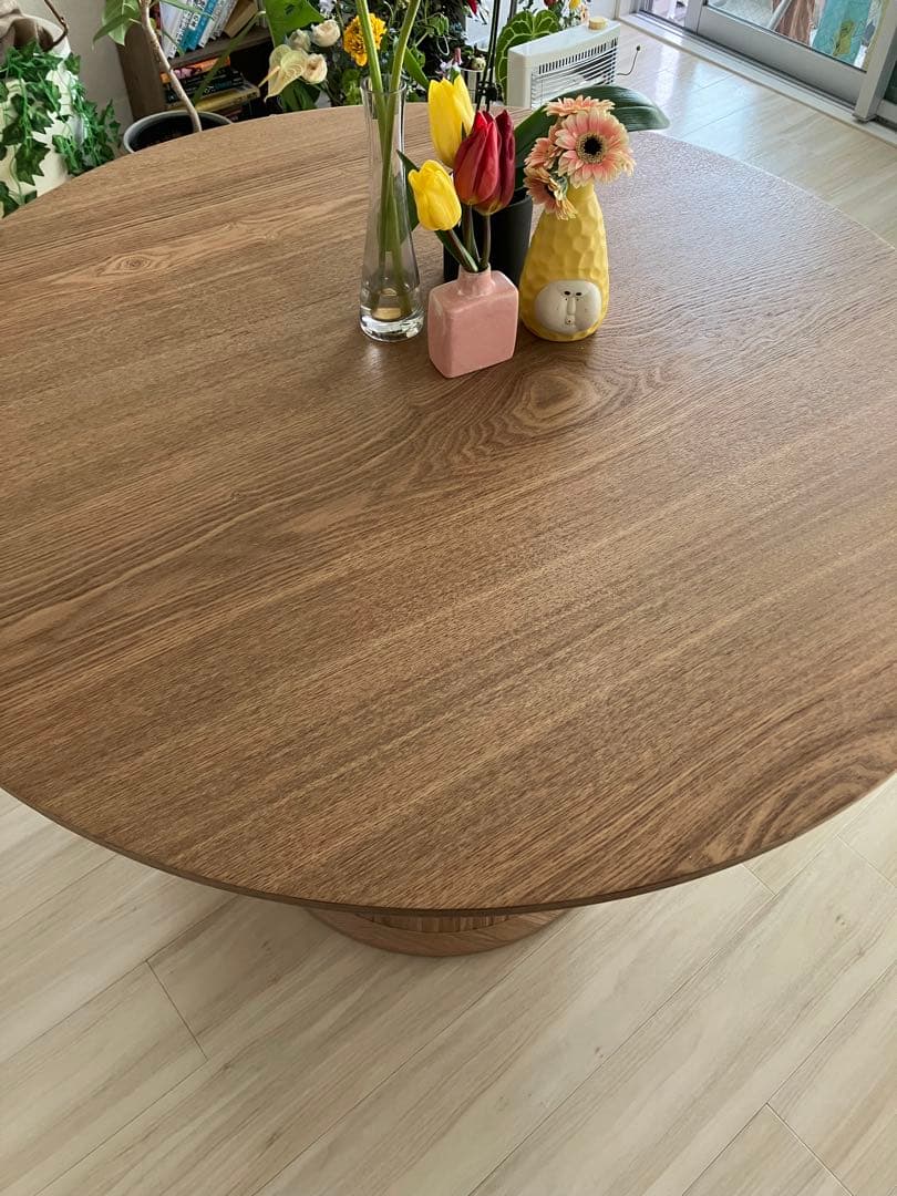 円形木製ダイニングテーブル