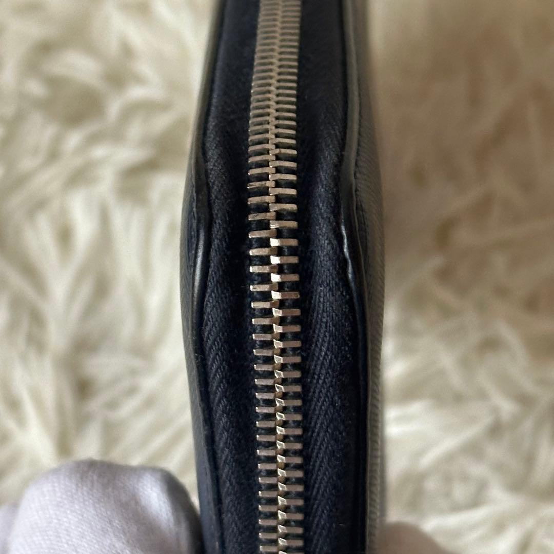 プラダ ラウンドジップ 長財布 サフィアーノレザー 型押し ネイビー ロゴ