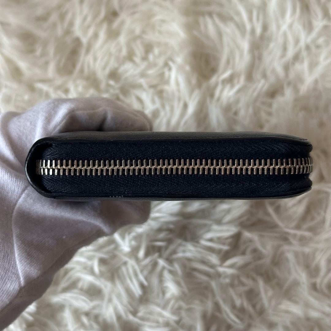 プラダ ラウンドジップ 長財布 サフィアーノレザー 型押し ネイビー ロゴ