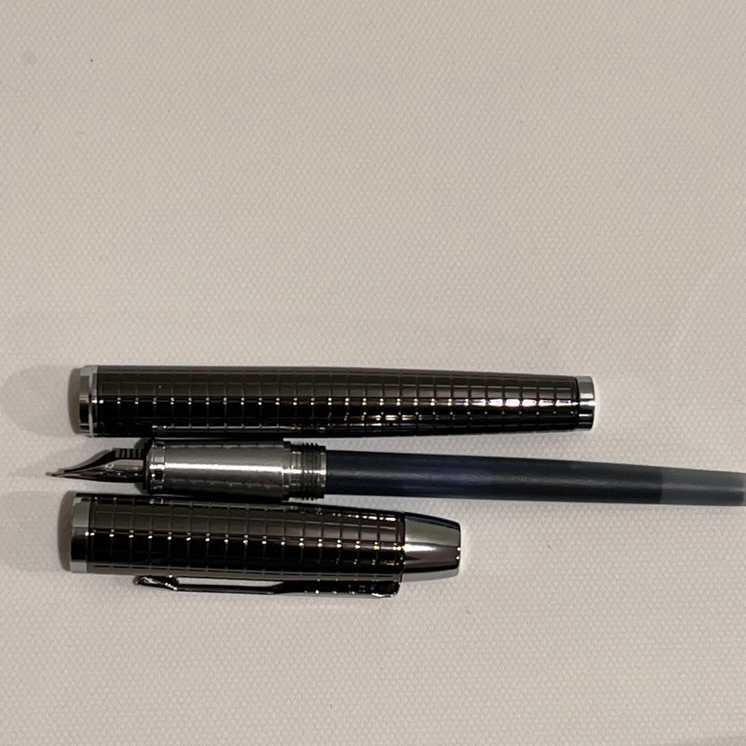 ほぼ未使用　パーカー　PARKER F 万年筆　シルバーケース付き　動作確認済み