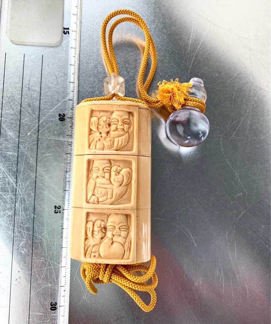 印籠　翁・仙人の文様　瓢箪の根付け　アンティーク　工芸品