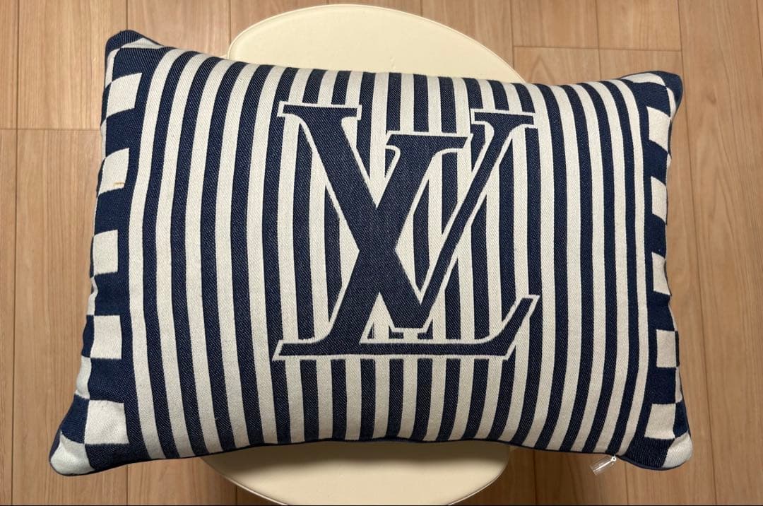 Louis Vuitton ストライプクッション