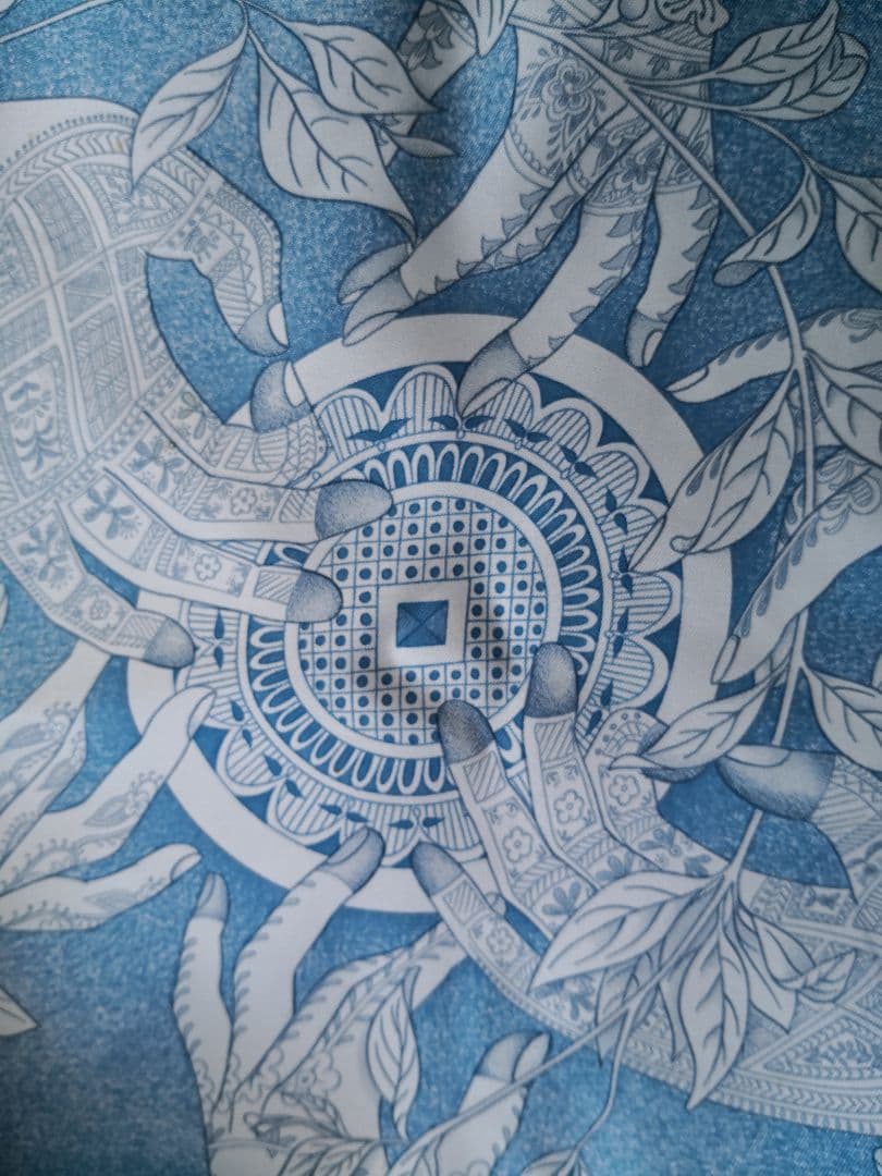 エルメス　HERMES　スカーフ　カレ90　ヘンナの歌