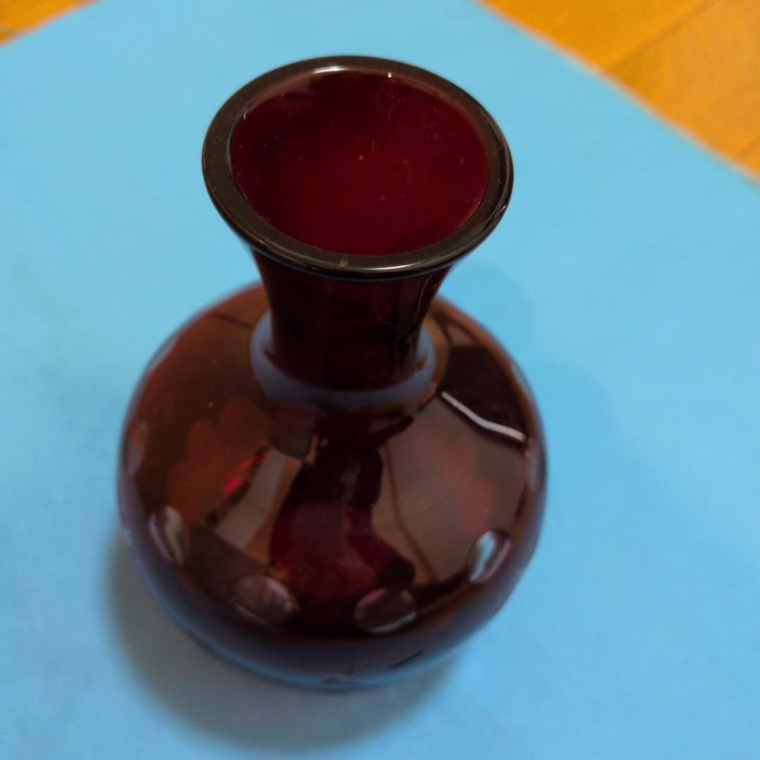 ガラス 花瓶 花器切子ガラス細工赤ワインレッド