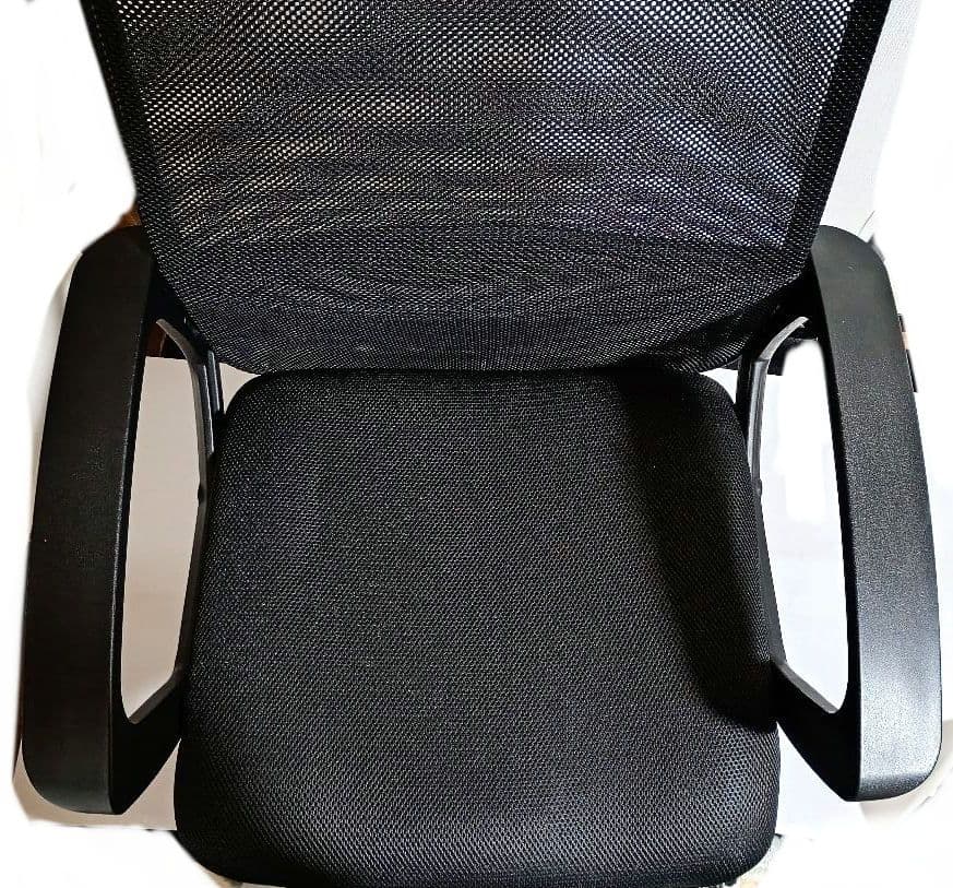 ヘッドレスト付ハイバックメッシュチェア　ドウシシャ　ブラック　新品未使用