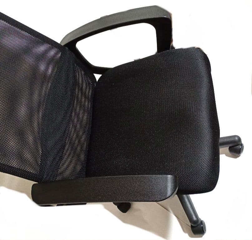 ヘッドレスト付ハイバックメッシュチェア　ドウシシャ　ブラック　新品未使用