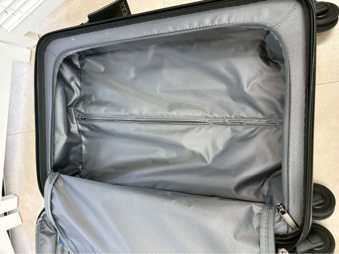 TUMI V4 エクステンデッド・トリップ エクスパンダブル 4輪 スーツケース