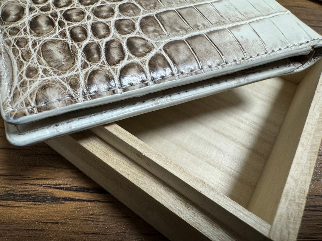 1/2終了　三京商会　ヒマラヤクロコダイル　２つ折り財布　男女兼用　クロコ