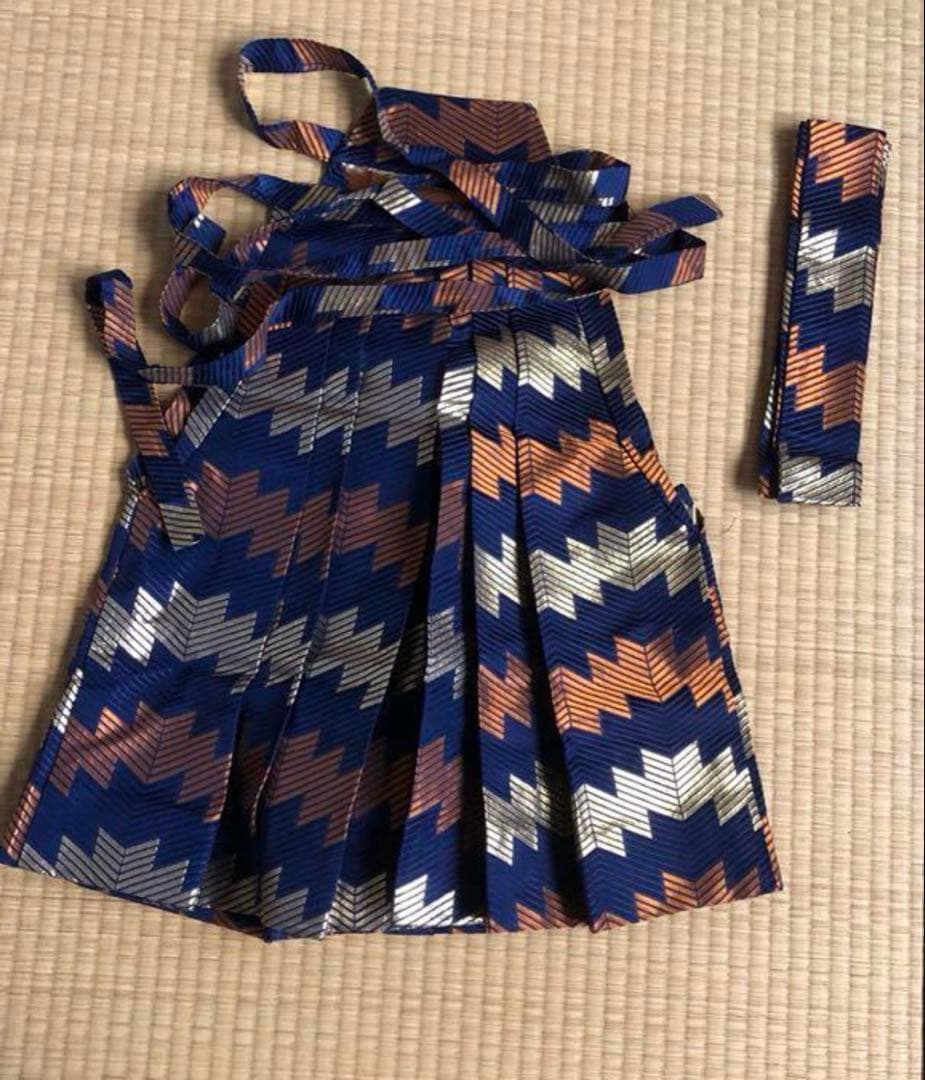 七五三　五歳　男の子袴セット一式　小柄　黒に緑　華やかな袴