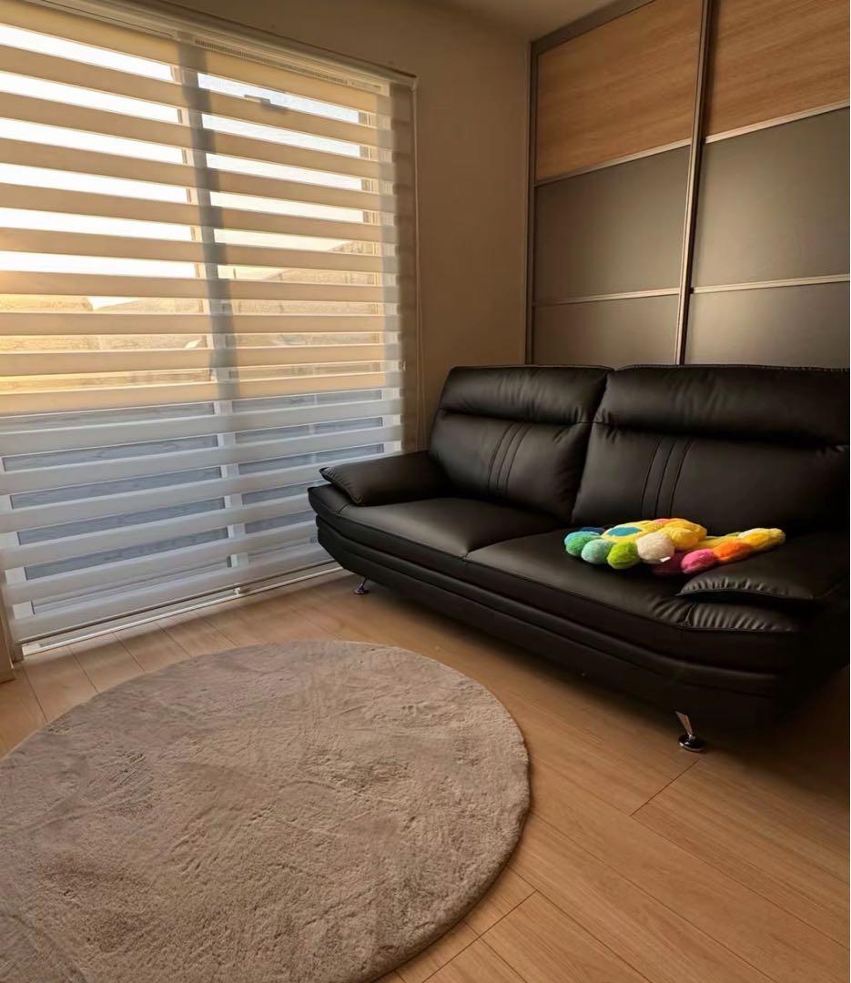 ブラック合成皮革2人掛けソファ