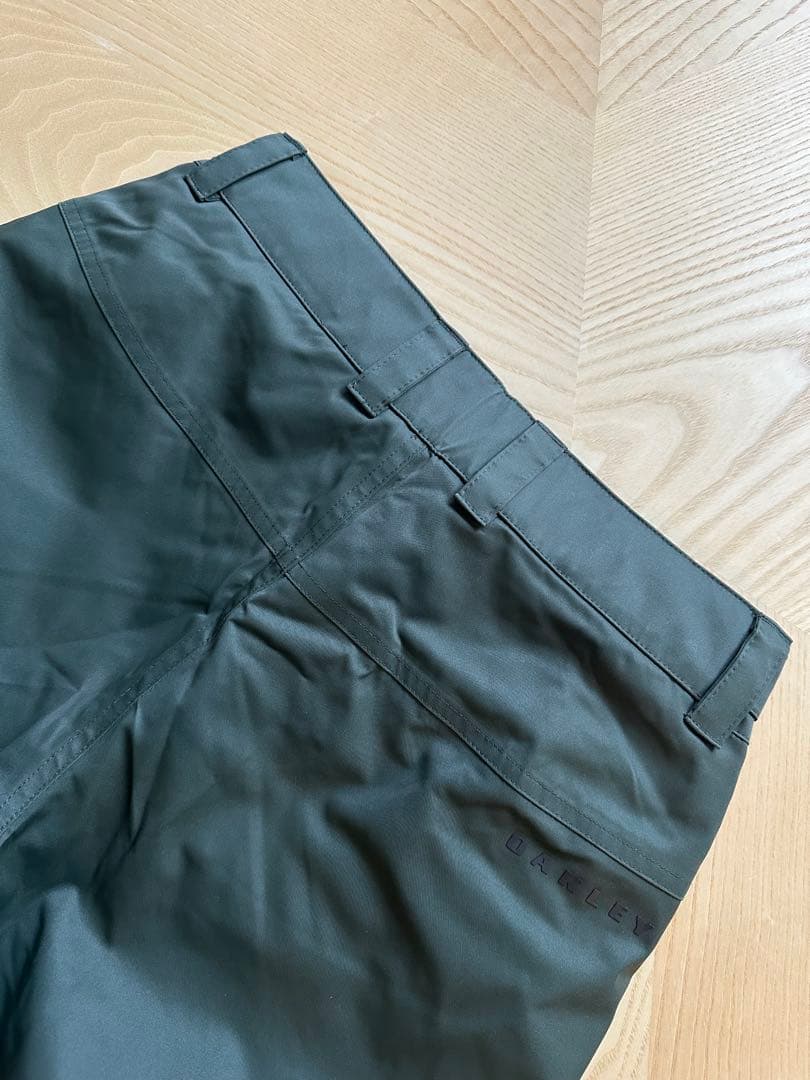 美品 OAKLEY スノーボードパンツ JP-M（US-S）