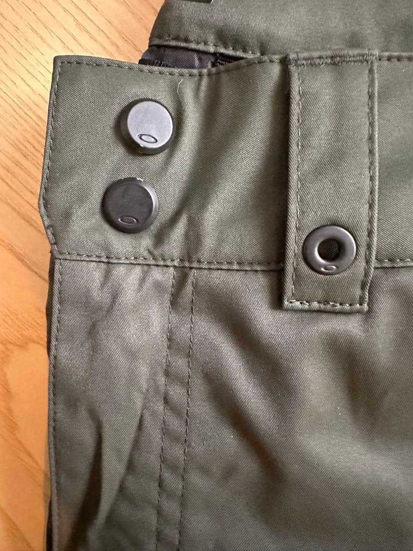 美品 OAKLEY スノーボードパンツ JP-M（US-S）