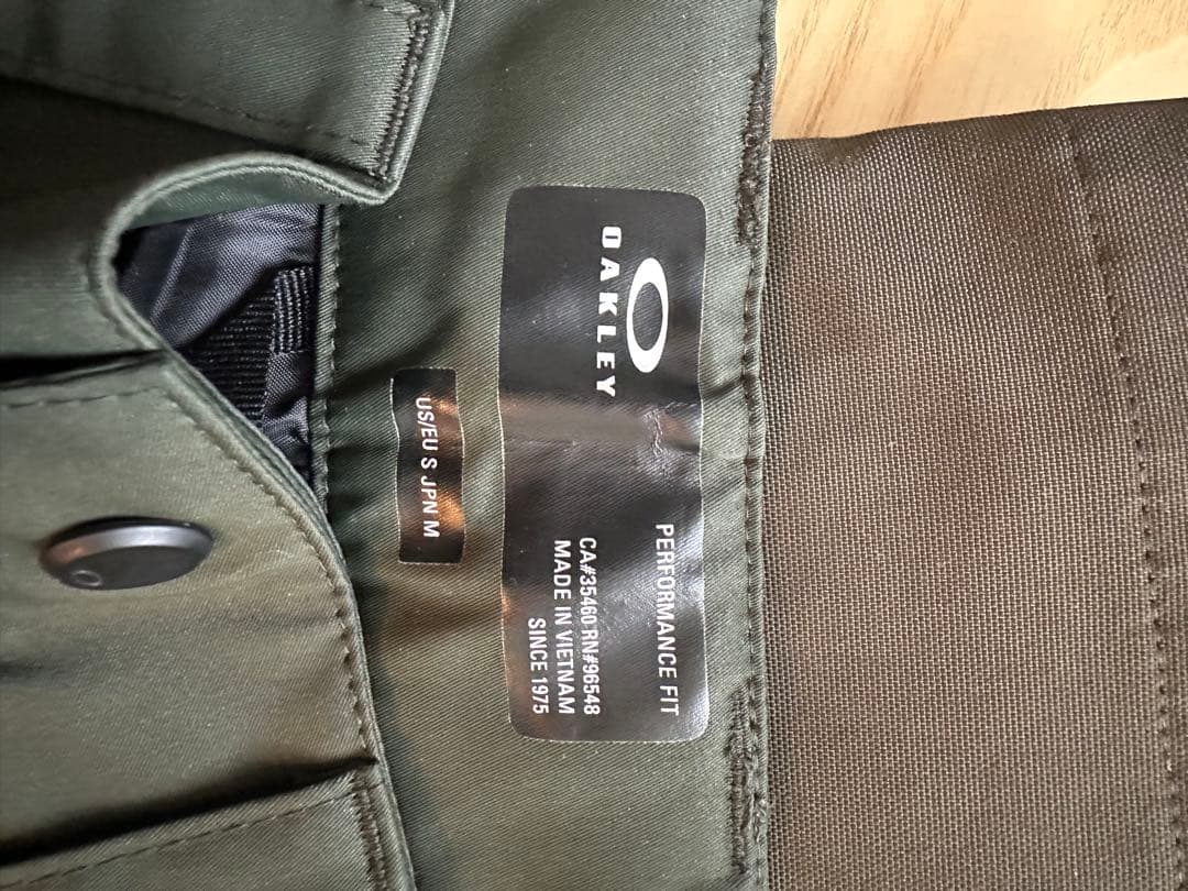 美品 OAKLEY スノーボードパンツ JP-M（US-S）