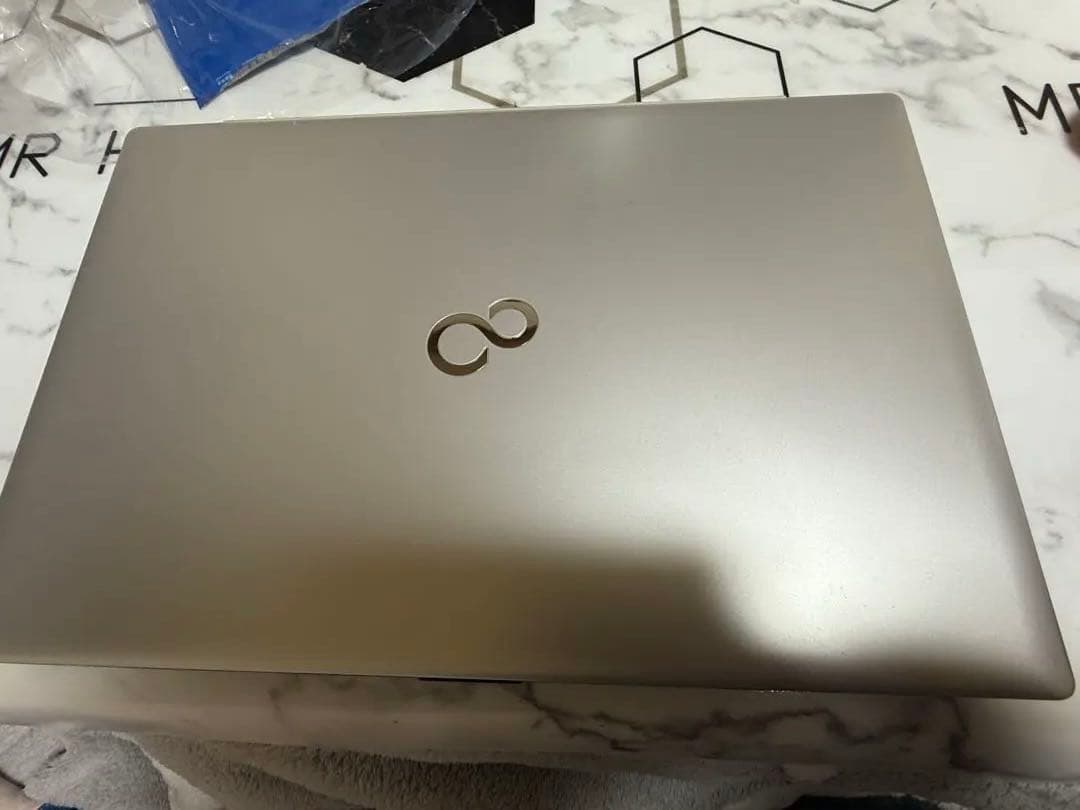 Q*n様 富士通 LIFEBOOK UH93/D2ノートPC