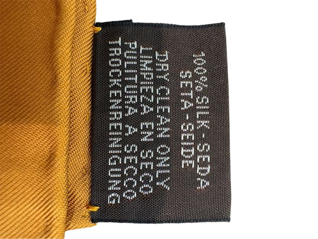 エルメス カレ 90 《エプロン・ドール》