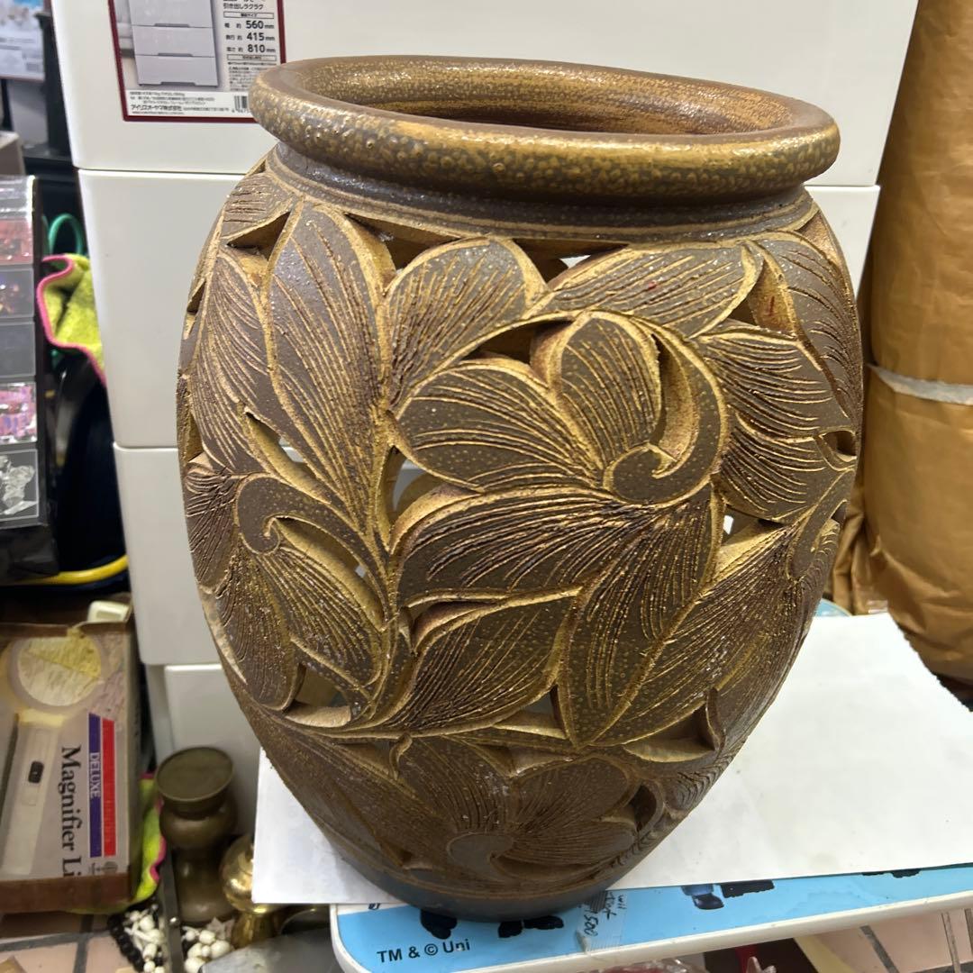 信楽焼傘立て 大容量❗ 透かし唐草彫 高さ４3cm 壺型　　鉢カバー