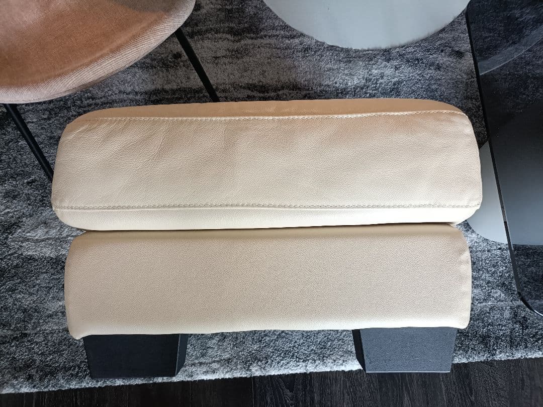 ①　IDC　大塚家具　本革　レザー　オットマン　ホワイト