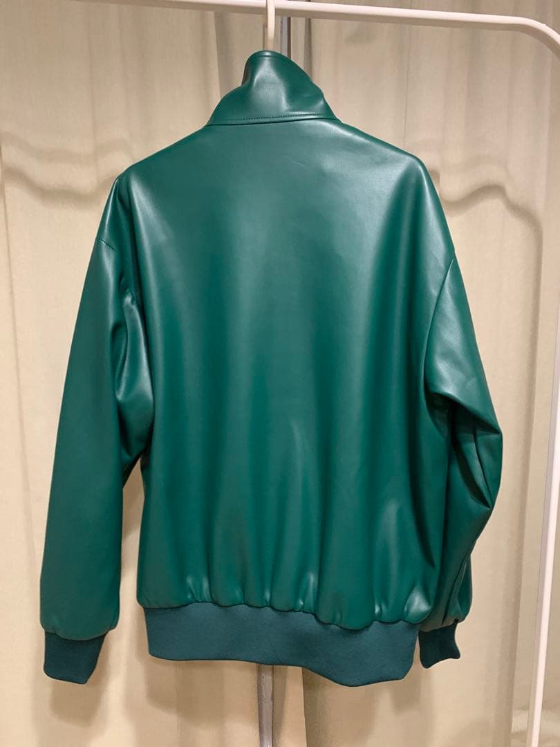 adidas フェイクレザートラックジャケット