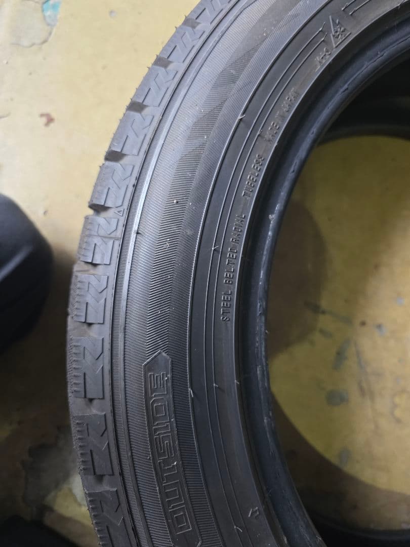 ダンロップ冬タイヤウィンターマックス２３５５０１８バリ山イボつき