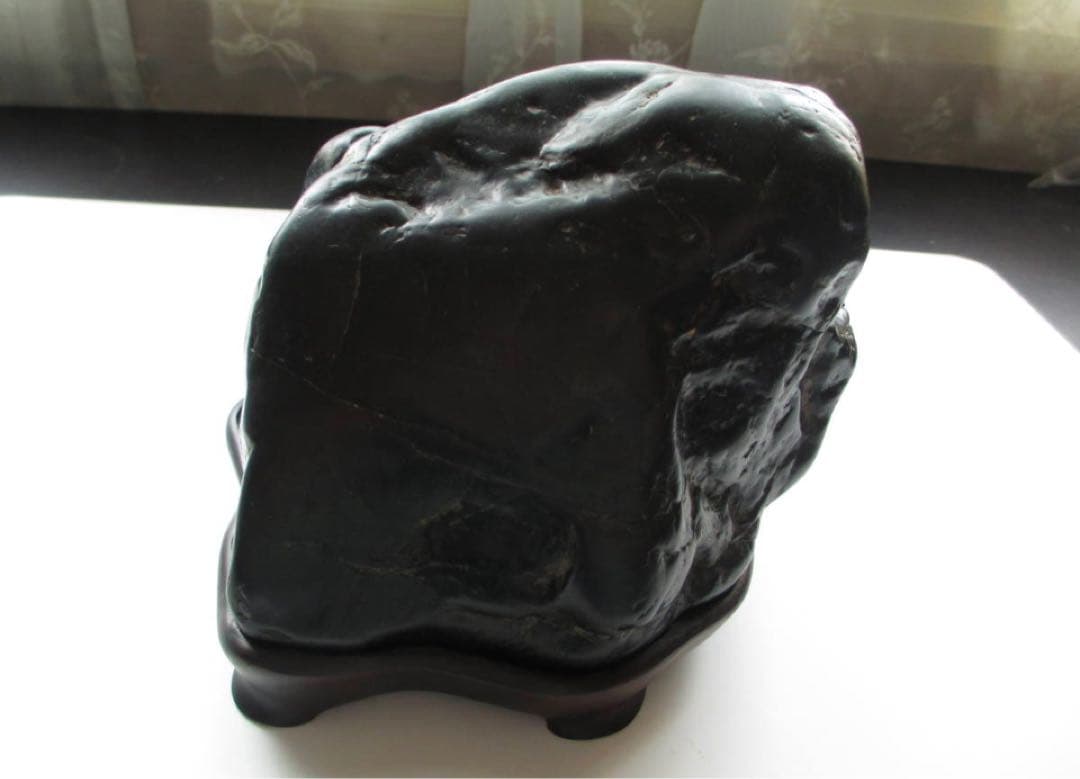 SALE 神居古潭石　深緑　台座あり