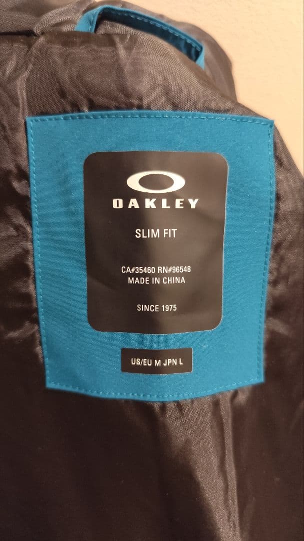 OAKLEY スノーボードウェア　スキーウェア　M/Lサイズ【最終値下げ】