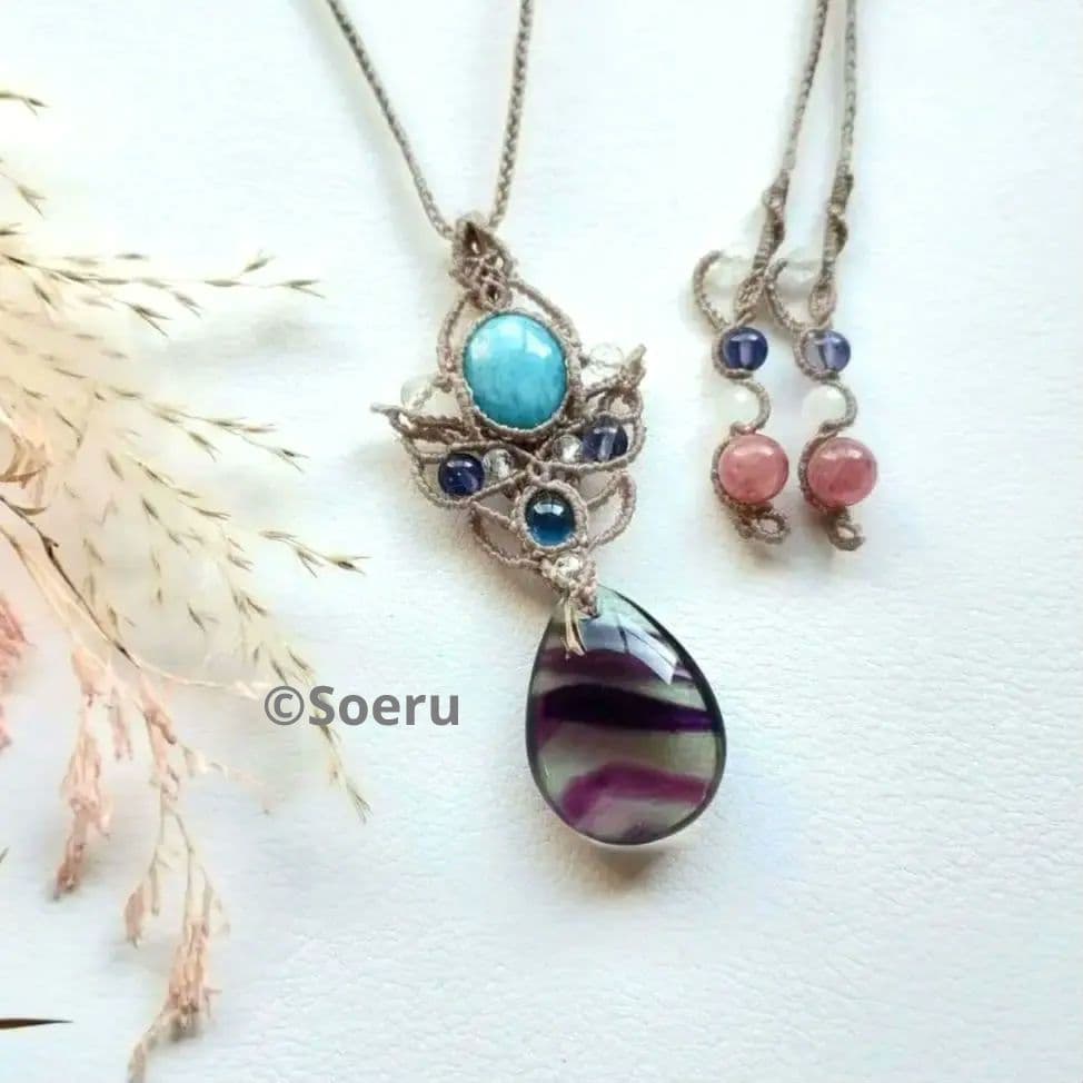 ファントムフローライト＆ラリマーのマクラメ編みネックレス　ペンダント　天然石