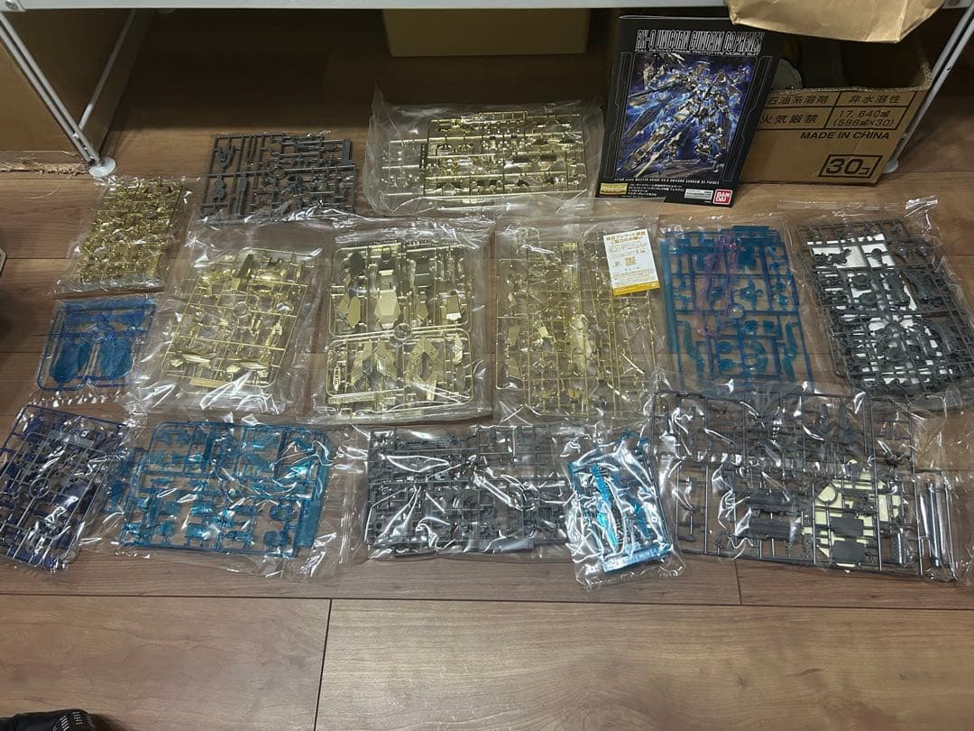 MGバンダイ ユニコーンガンダム3号機フェネクス プラモデル ガンプラ