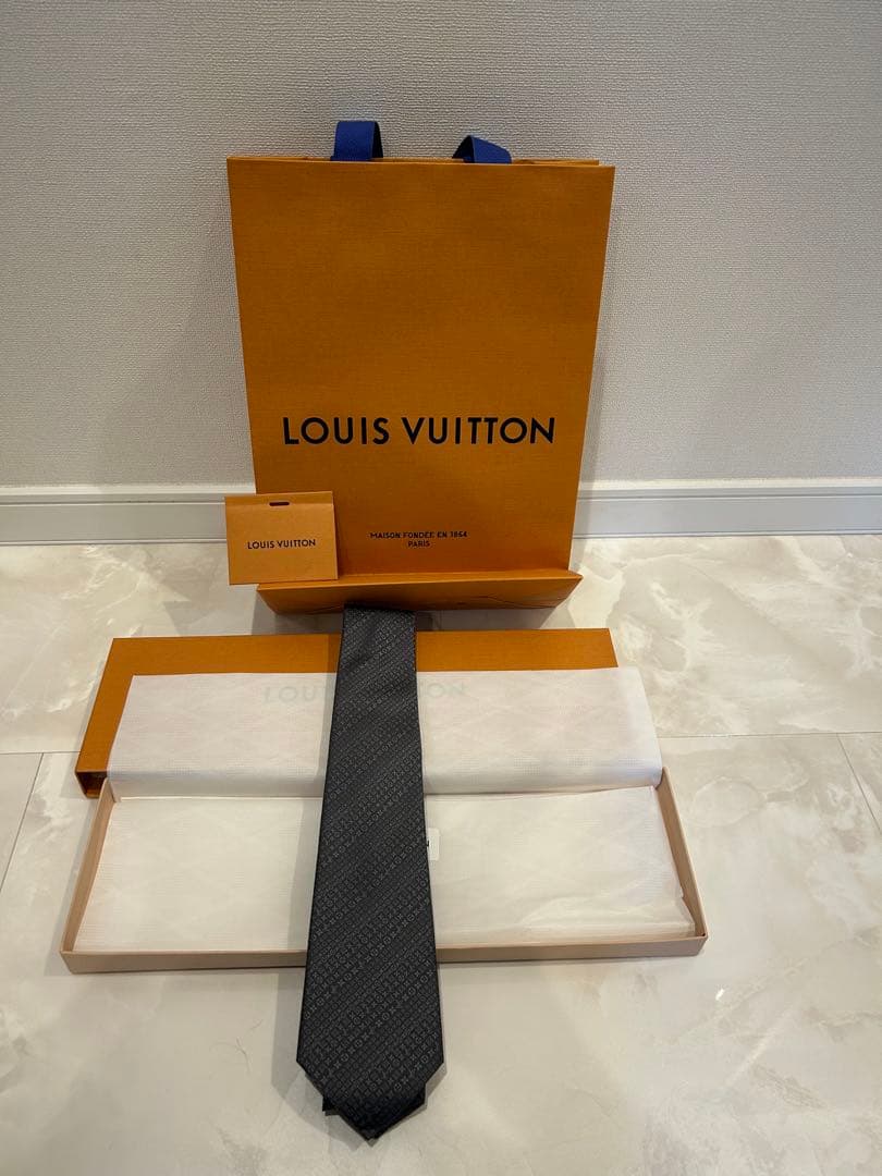 ［新品未使用］LOUIS VUITTON グレー ネクタイ