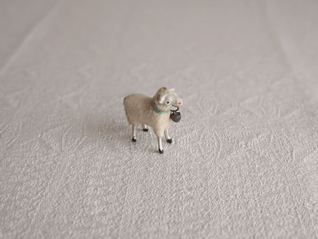 * antique sheep ✵ * 水色リボンと鈴をつけた小さな 羊さん