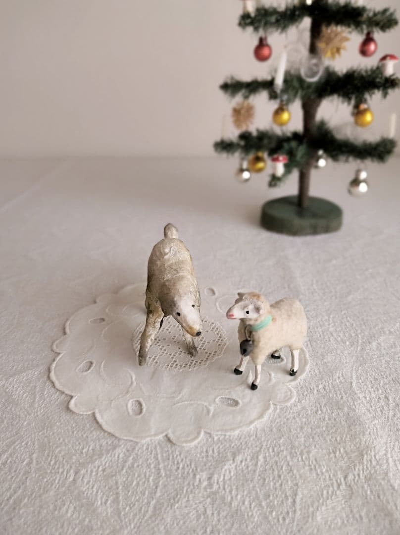 * antique sheep ✵ * 水色リボンと鈴をつけた小さな 羊さん