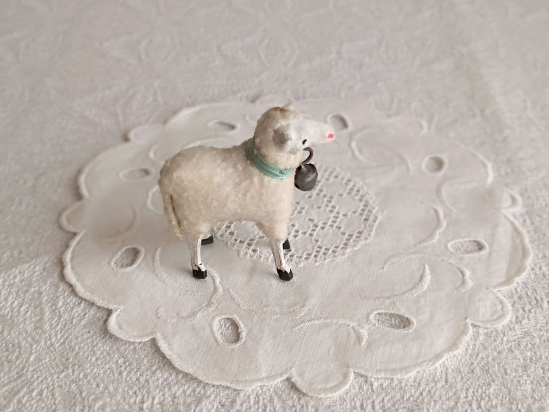 * antique sheep ✵ * 水色リボンと鈴をつけた小さな 羊さん