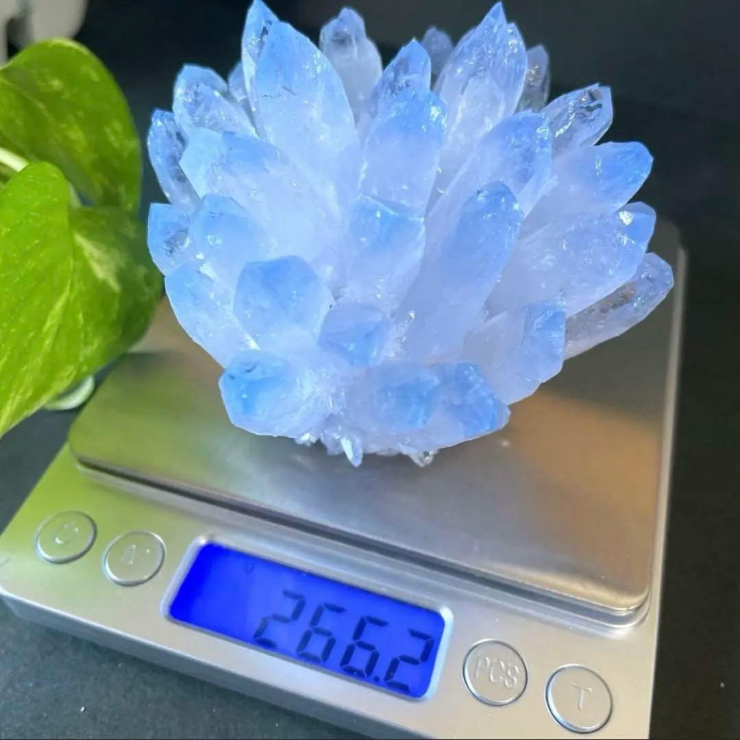 青い水晶のクラスター　天然石　鉱物　パワーストーン　クリスタル　レア　珍しい