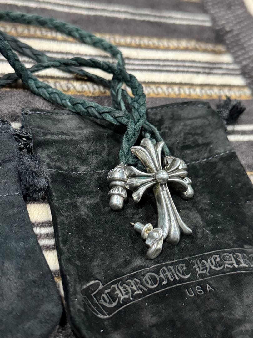 あ*く様 CHROME HEARTS スモール CHクロス レザーとピアス