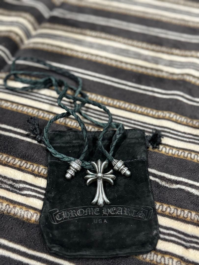 あ*く様 CHROME HEARTS スモール CHクロス レザーとピアス