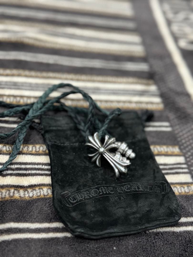 あ*く様 CHROME HEARTS スモール CHクロス レザーとピアス