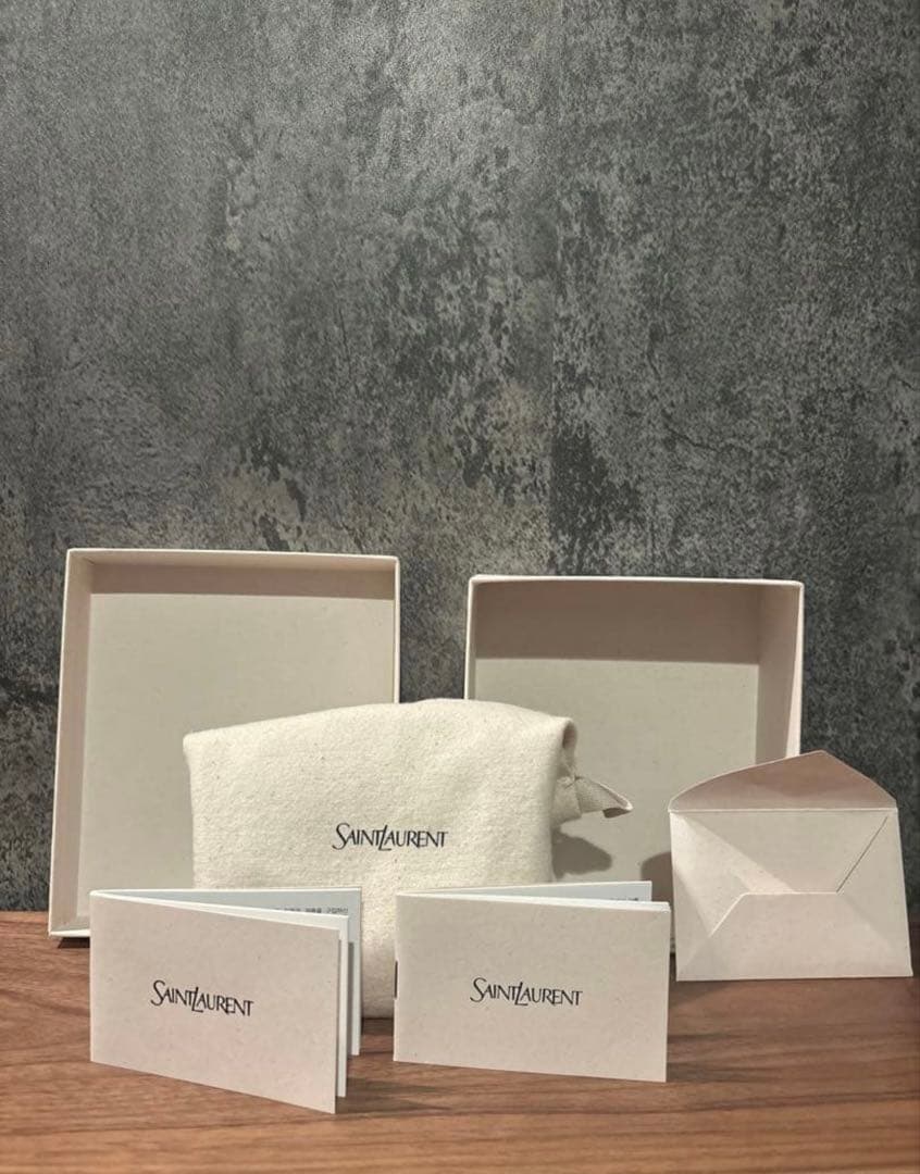✨極美品 破格✨新品未使用 早い者勝ちYSL 二つ折り財布 あんしん鑑定付き