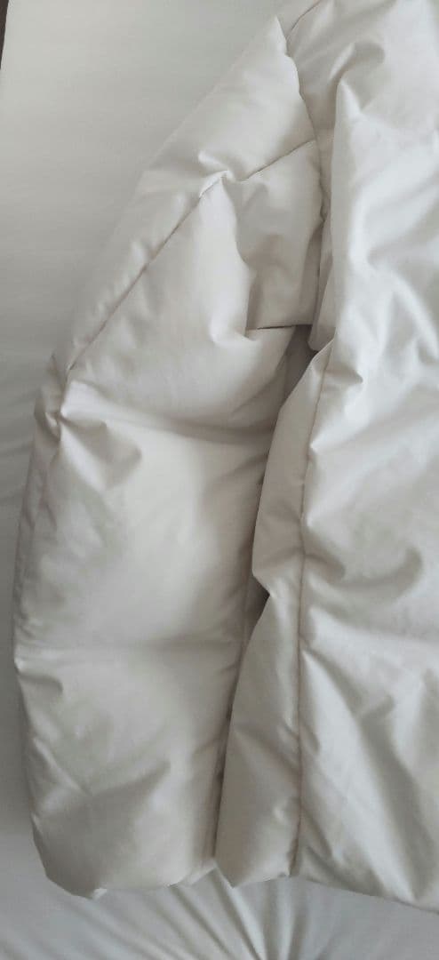 【新品・未使用・タグ付き】UNIQLO　シームレスダウン　オフホワイト　S