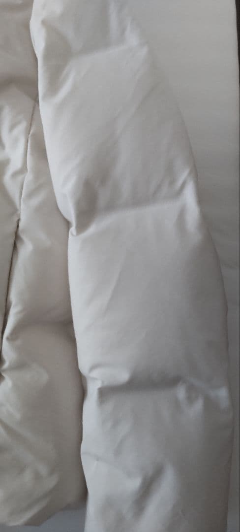 【新品・未使用・タグ付き】UNIQLO　シームレスダウン　オフホワイト　S