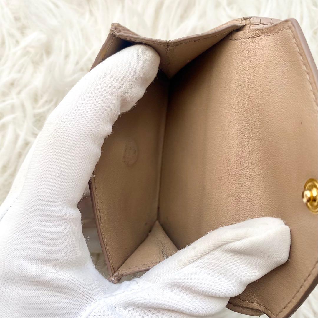 カードあり✨プラダ 三つ折り 財布 レター型 サフィアーノ ロゴ金具 コンパクト