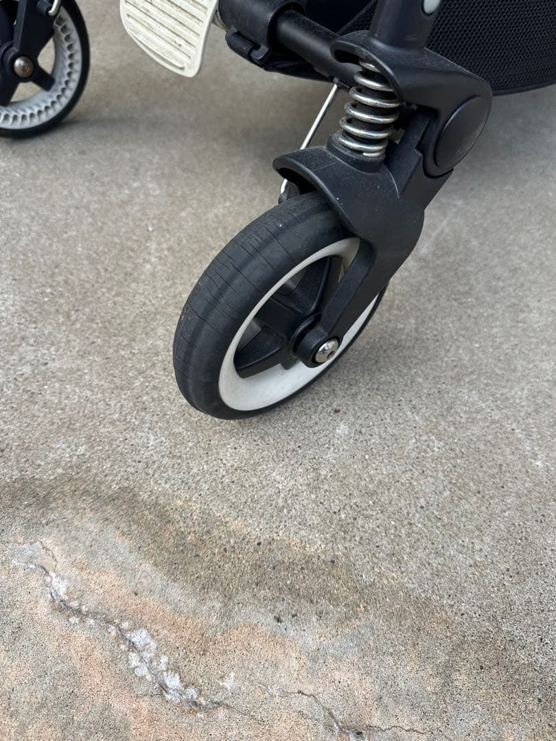 bugaboo bee オールブラックモデル ホワイトシートライナー付き