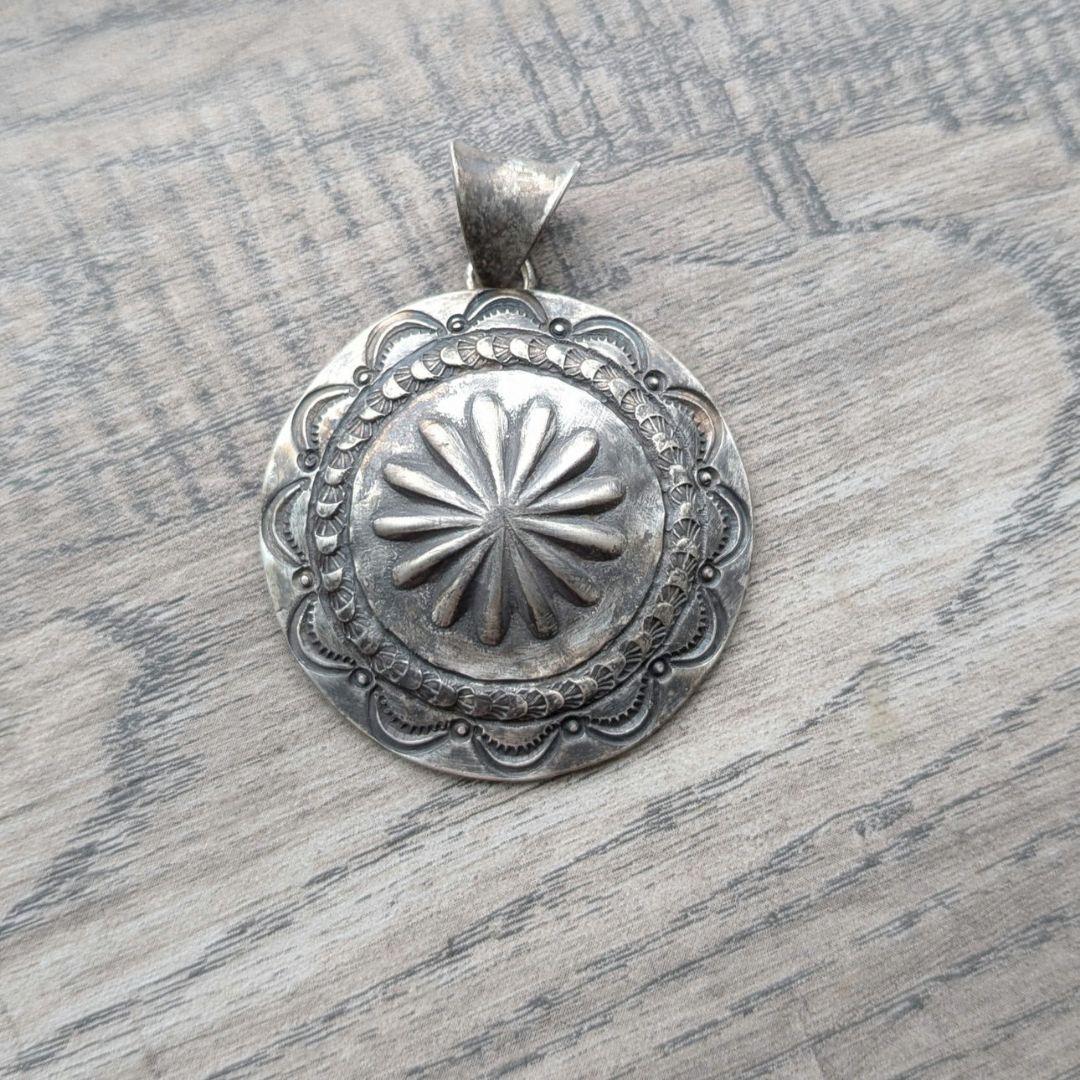 ハンドメイドのシルバーコンチョ　オールドスタイル　インディアンジュエリー風