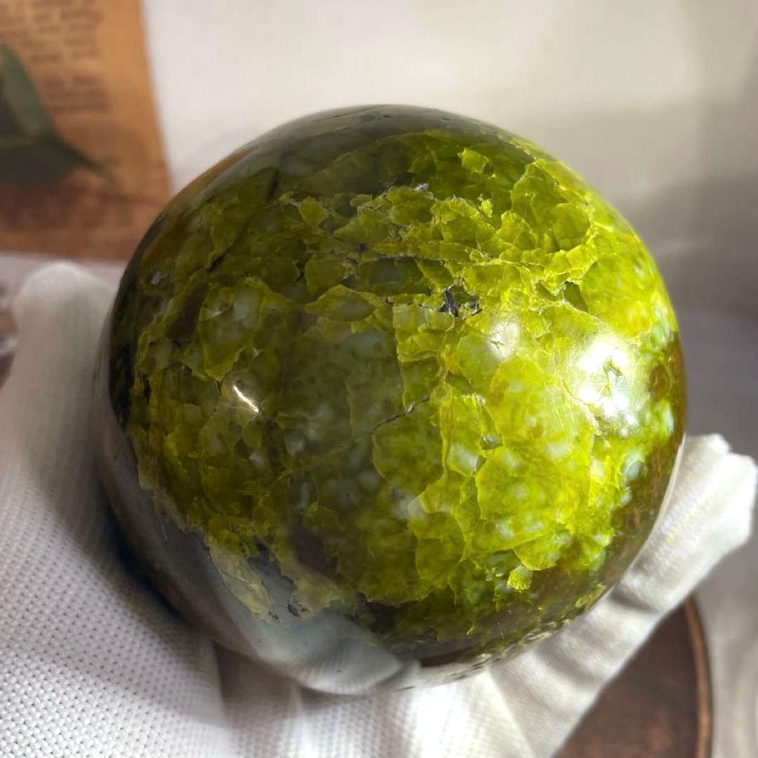 天然石　希少　天然グリーンオパール　大玉スフィア　78ミリ【台座付き】