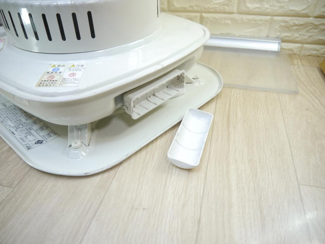 送料無料◆2014年◆コロナ 石油ストーブ 円筒形 ガード付き　ホワイト