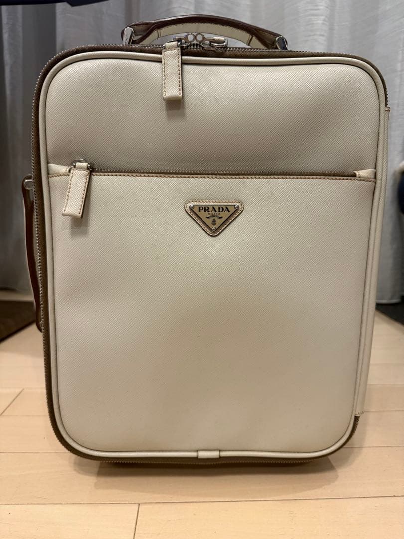 PRADA ホワイト キャリーケース