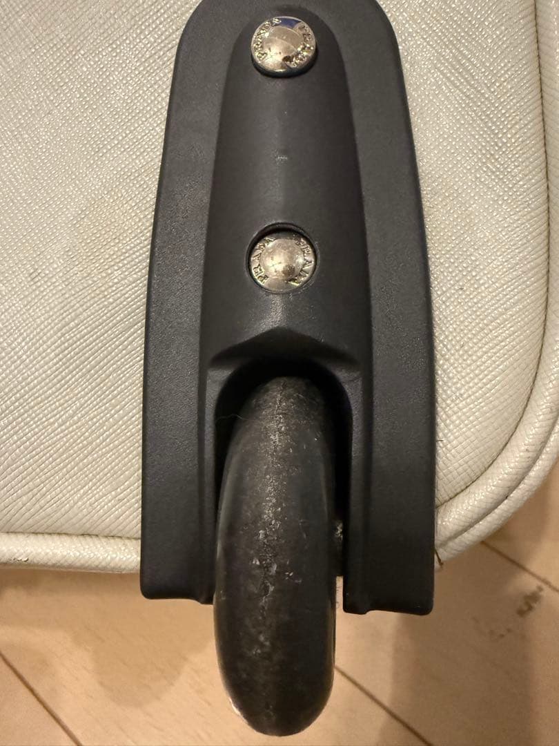 PRADA ホワイト キャリーケース